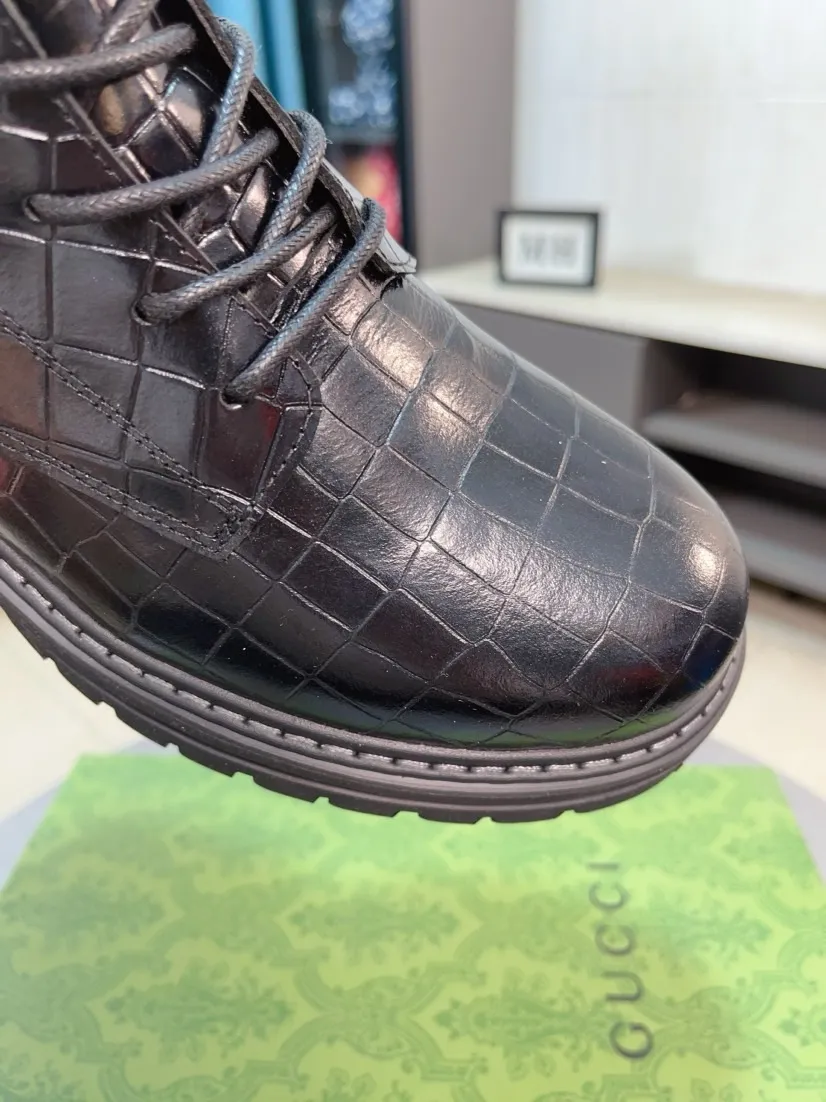 Men's shoes 💰540🌸🌸 (GUCCI) [cow lining plus velvet optional] [can be made without standard] New product Martin boots imported from Canada with full top layer high mercerized frosted fabric, punched using 3D digital technology, high-end and classy, ​​versatile to wear, full of three-dimensionality, close pictures will make you obsessed with the leather. You can't extricate yourself ~ the best on the market.          Fabric: Cowhide/Embossed Lining: Cowhide.          Please make a note when placing an order, sizes: 38-44 (37, 45, 46 can be customized and cannot be returned or exchanged) 5 colors available; black, gray, khaki, coffee, and earthy yellow